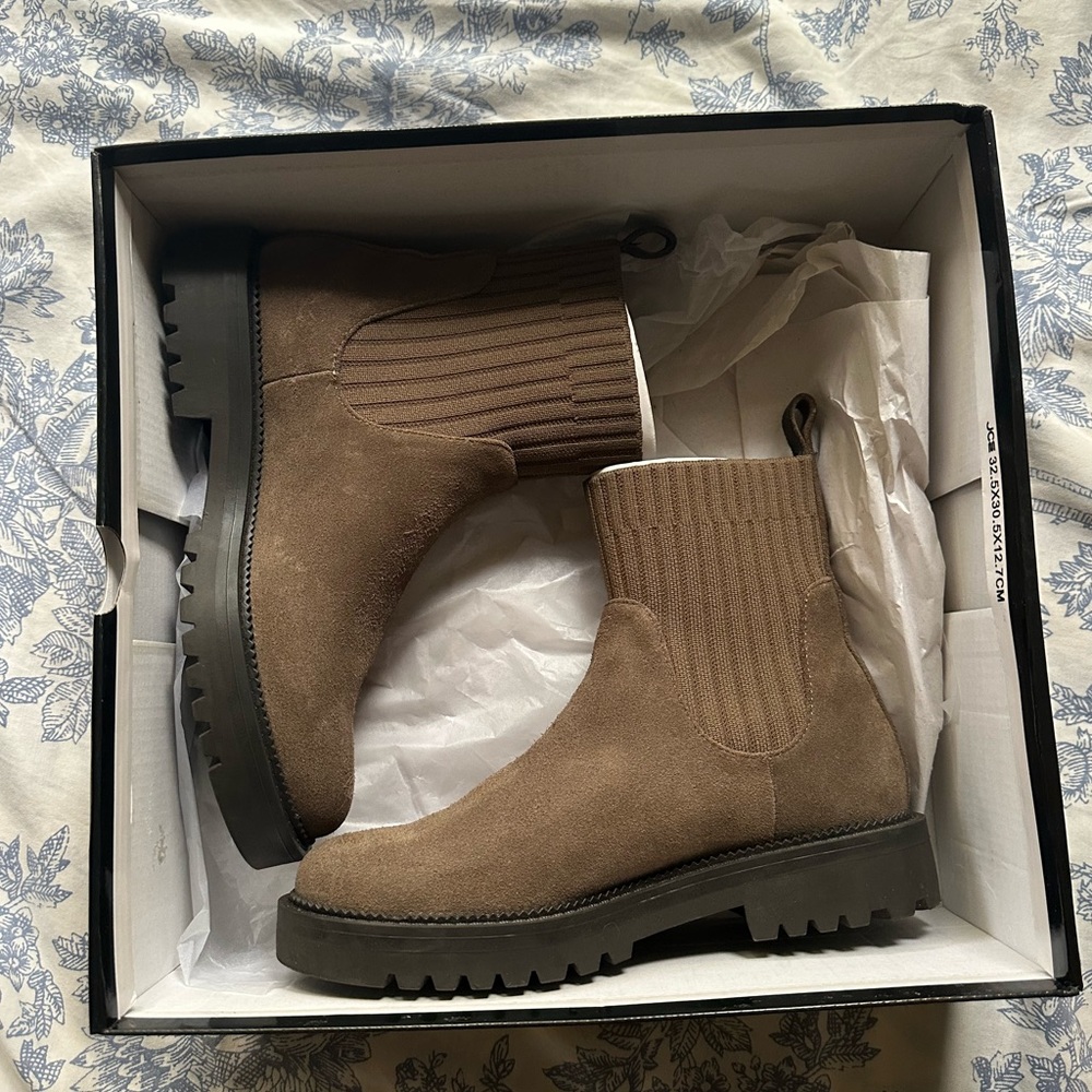 Blondo Waterproof boots in Taupe